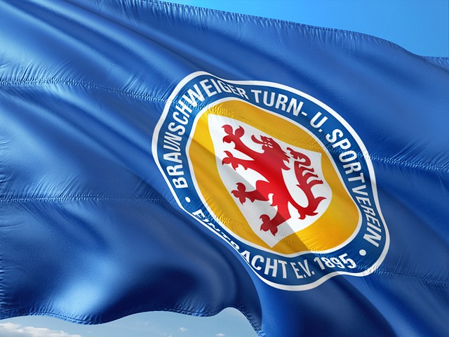 用激情谱写 用激情谱写