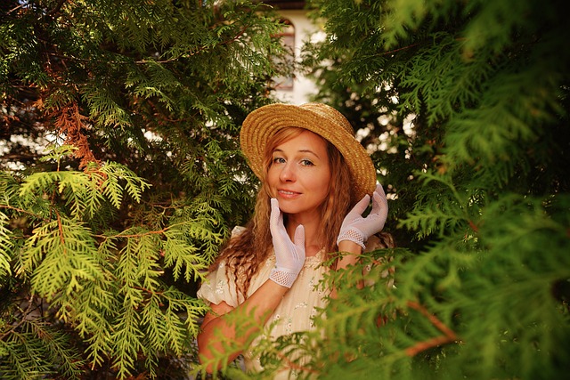 上课时间别被抓 哈登挂着手臂造成三分犯规 胡子：别伸手 伸手别被抓.